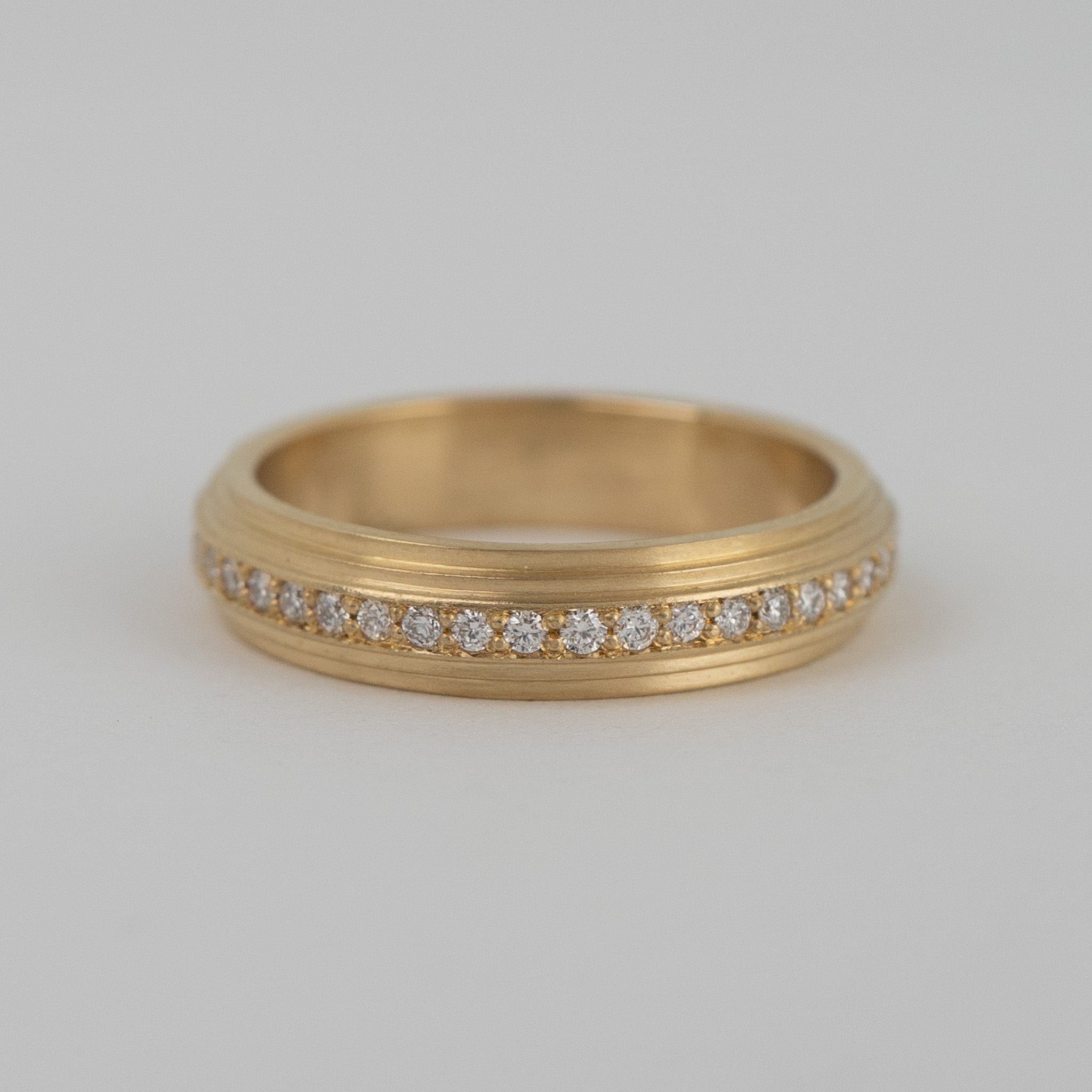 Cavea Band, White Diamonds