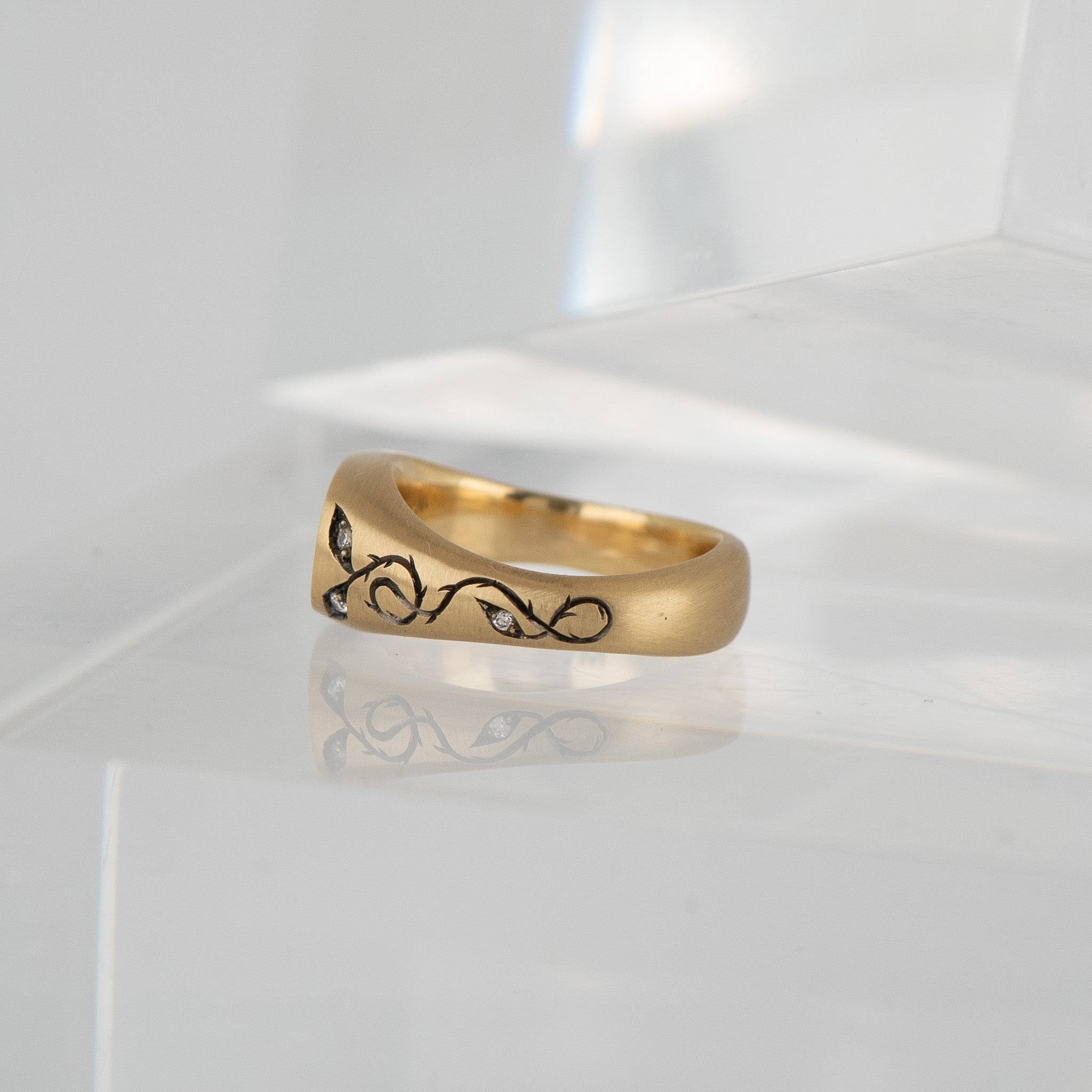 Spying Vine Ring