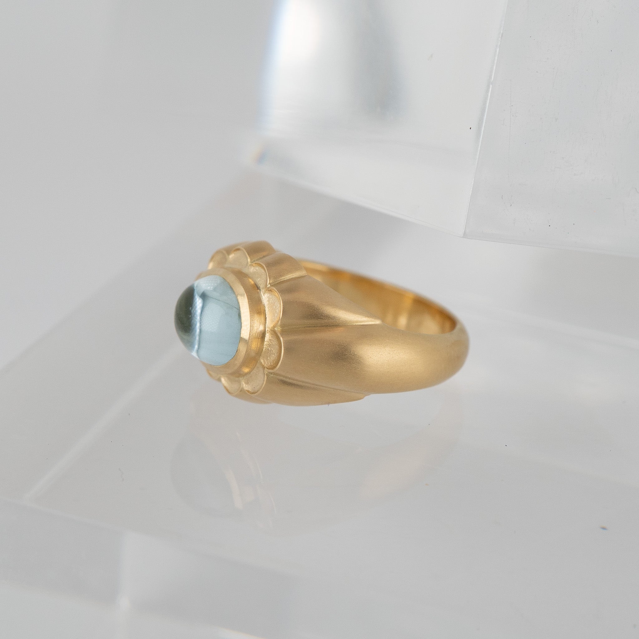 Wonderland Signet