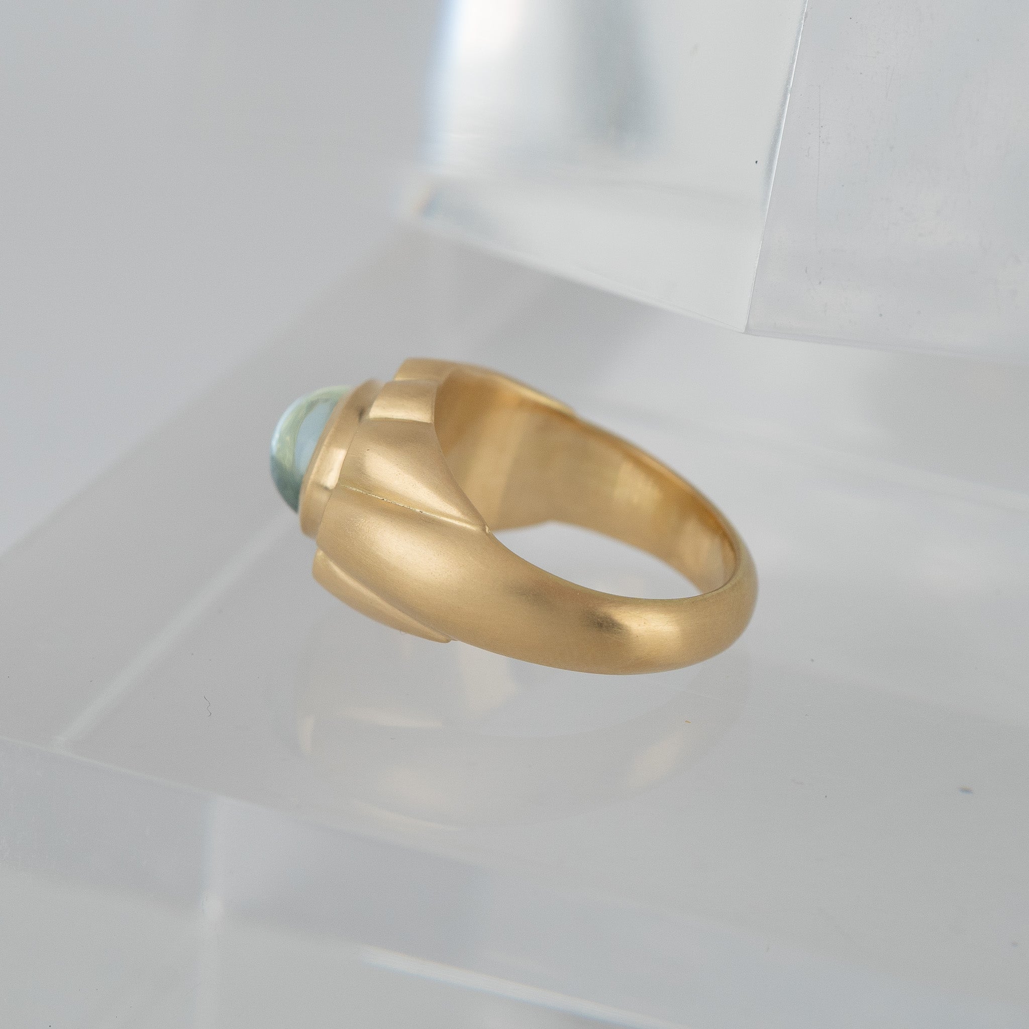 Wonderland Signet