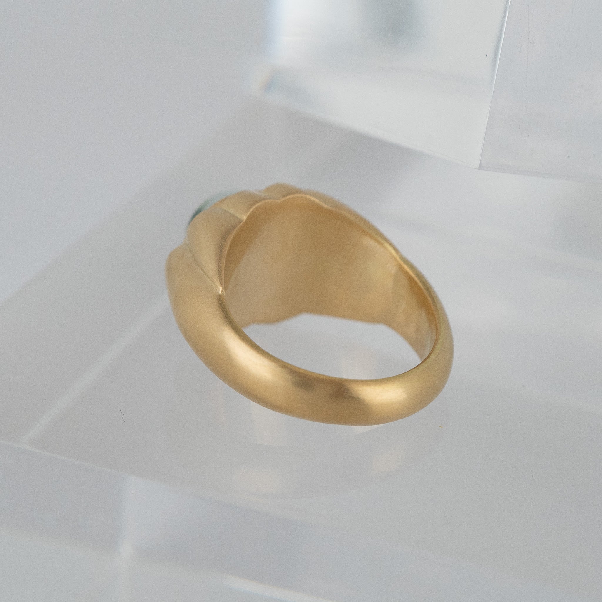 Wonderland Signet