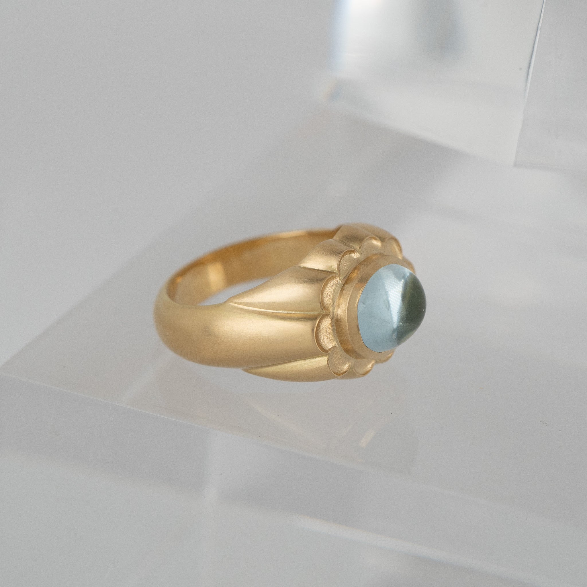 Wonderland Signet